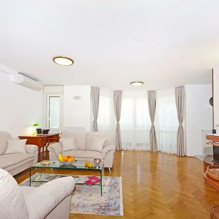 Avantgarde Suites Apartamento