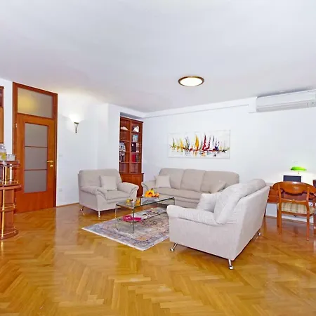 Avantgarde Suites Apartamento *